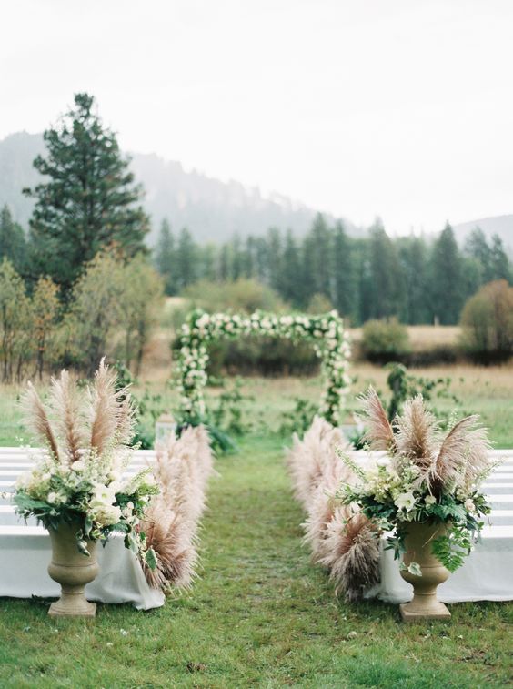 Best ways to use pampas grass in your wedding!. Desktop Image